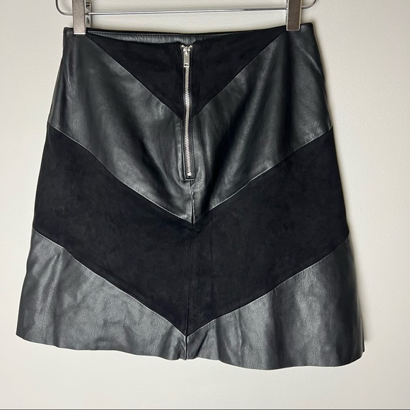 ZARA BASICS Contrasting Mini Faux Leather Skirt XS - Picture 5 of 8
